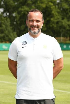 Chiropraktor Alexander Steinbrenner Fußball Fussball DFL erste 1.Bundesliga Herren Saison 2018 2019 20.07.2018 VfL Wolfsburg Porträttermin , Porträt, Vorstellung, Präsentation, Pressetermin