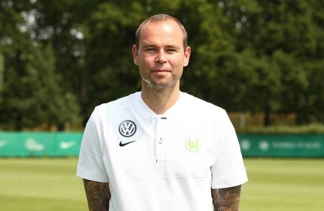 Zeugwart Nils Scholz Fußball Fussball DFL erste 1.Bundesliga Herren Saison 2018 2019 20.07.2018 VfL Wolfsburg Porträttermin , Porträt, Vorstellung, Präsentation, Pressetermin