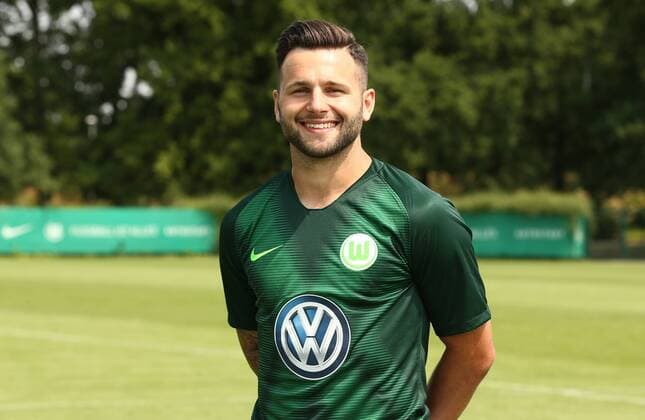 Renato Steffen Fußball Fussball DFL erste 1.Bundesliga Herren Saison 2018 2019 20.07.2018 VfL Wolfsburg Porträttermin , Porträt, Vorstellung, Präsentation, Pressetermin