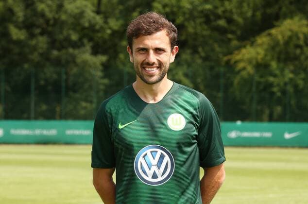Admir Mehmedi Fußball Fussball DFL erste 1.Bundesliga Herren Saison 2018 2019 20.07.2018 VfL Wolfsburg Porträttermin , Porträt, Vorstellung, Präsentation, Pressetermin
