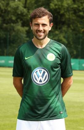 Admir Mehmedi Fußball Fussball DFL erste 1.Bundesliga Herren Saison 2018 2019 20.07.2018 VfL Wolfsburg Porträttermin , Porträt, Vorstellung, Präsentation, Pressetermin