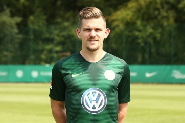 Sebastian Jung Fußball Fussball DFL erste 1.Bundesliga Herren Saison 2018 2019 20.07.2018 VfL Wolfsburg Porträttermin , Porträt, Vorstellung, Präsentation, Pressetermin