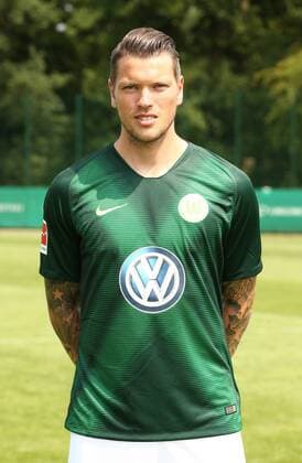 Daniel Ginczek Fußball Fussball DFL erste 1.Bundesliga Herren Saison 2018 2019 20.07.2018 VfL Wolfsburg Porträttermin , Porträt, Vorstellung, Präsentation, Pressetermin
