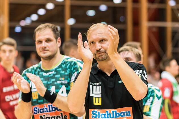 Hartmut Mayerhoffer (Frisch Auf Goeppingen Cheftrainer), bedankt sich bei Fans, FRISCH AUF! Goeppingen vs. SG BBM Bietigheim , Reichstadt-Pokal 2018, Handballl, DKB, Herren, 1.Bundesliga, Saison 18 19, GER, 20.07.2018, FRISCH AUF! Goeppingen vs. SG BBM Bietigheim , Reichstadt-Pokal 2018, Handballl, DKB, Herren, 1.Bundesliga, Saison 18 19, GER, 20.07.2018 Leinfelden-Echterdingen Copyright: xEIBNER WolfgangxFrankx EP_WFK