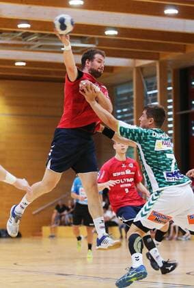 BAU 20.7.2018 Leinfelden-Echterdingen Handball FRISCH AUF! Göppingen vs. SG BBM Bietigheim, v.l. Robin Haller (BBM), Dominik Claus (Göppingen)