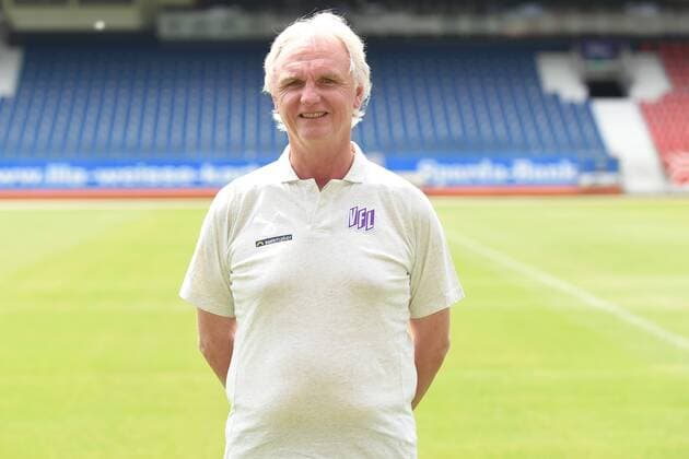 Fußball 3. Liga Porträttermin 2018 2019 VfL Osnabrück am 10.07.2018 an der Bremer Brücke in Osnabrück Sportpsychologe Manfred Glüsenkamp Gluesenkamp (VfL Osnabrueck)