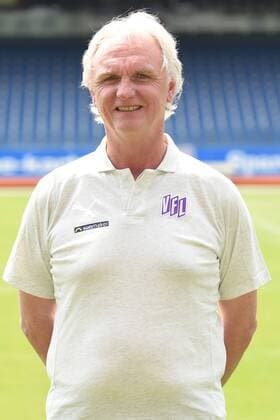 Fußball 3. Liga Porträttermin 2018 2019 VfL Osnabrück am 10.07.2018 an der Bremer Brücke in Osnabrück Sportpsychologe Manfred Glüsenkamp Gluesenkamp (VfL Osnabrueck)