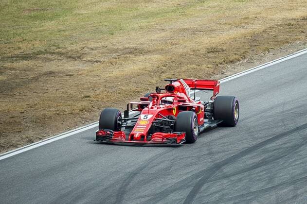 Motorsport: Formel 1, Saison 2018 2019, Qualifying am Samstag, 21.07.2018 am Hockenheimring in Hockenheim (Deutschland). Sebastian Vettel (Scuderia Ferrari) winkt den Fans in der Sachskurve im Motodrom zu. Copyright: xInderliedx