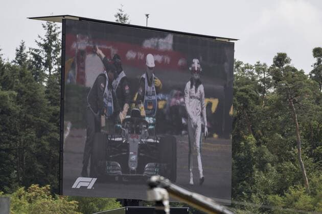 Motorsport: Formel 1, Saison 2018 2019, Qualifying am Samstag, 21.07.2018 am Hockenheimring in Hockenheim (Deutschland). Auf der Video-Leinwand wird der Ausfall von Lewis Hamilton (Mercedes AMG Petronas) gezeigt. Copyright: xInderliedx