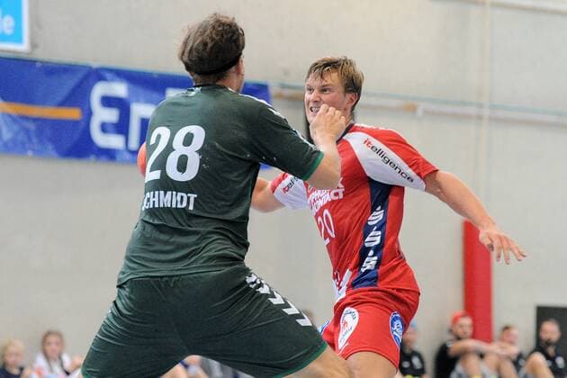 Jonathan Carlsbogard (TBV Lemgo 20) gegen Erik Schmidt (Fuechse Berlin 28) Handball,Maenner,Vorbereitungsturnier,Esslinger Markplatzturniers,Finale,21.07.2018, Foto:TBaur Eibner Fuechse Berlin vs. TBV Lemgo Esslingen Copyright: xEIBNER TobiasxBaurx EP_TBR