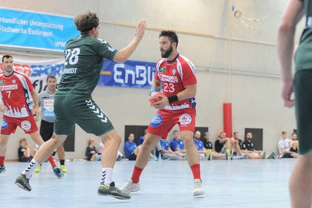 Tim Suton (TBV Lemgo 23) gegen Erik Schmidt (Fuechse Berlin 28) Handball,Maenner,Vorbereitungsturnier,Esslinger Markplatzturniers,Finale,21.07.2018, Foto:TBaur Eibner Fuechse Berlin vs. TBV Lemgo Esslingen Copyright: xEIBNER TobiasxBaurx EP_TBR