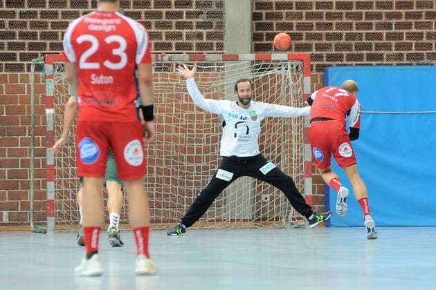 Silvio Heinevetter (Fuechse Berlin 12) im Tor gegen Tim Hornke (TBV Lemgo 17) Handball,Maenner,Vorbereitungsturnier,Esslinger Markplatzturniers,Finale,21.07.2018, Foto:TBaur Eibner Fuechse Berlin vs. TBV Lemgo Esslingen Copyright: xEIBNER TobiasxBaurx EP_TBR