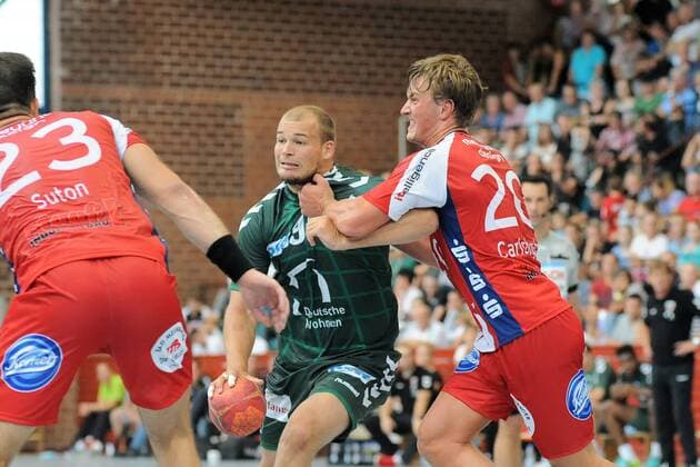 Paul Drux (Fuechse Berlin 95) gegen Jonathan Carlsbogard (TBV Lemgo 20) Handball,Maenner,Vorbereitungsturnier,Esslinger Markplatzturniers,Finale,21.07.2018, Foto:TBaur Eibner Fuechse Berlin vs. TBV Lemgo Esslingen Copyright: xEIBNER TobiasxBaurx EP_TBR