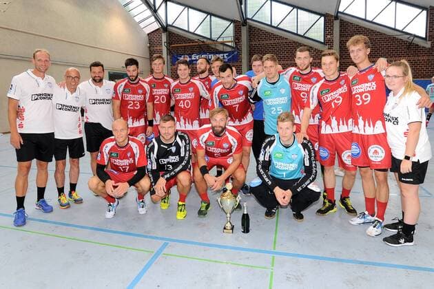 Turniersieger TSV Lemgo Handball,Maenner,Vorbereitungsturnier,Esslinger Markplatzturniers,Finale,21.07.2018, Foto:TBaur Eibner Fuechse Berlin vs. TBV Lemgo Esslingen Copyright: xEIBNER TobiasxBaurx EP_TBR