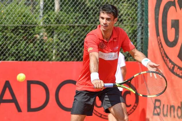 GER, 1. Tennis-Point Bundesliga Herren, Badwerk Gladbacher HTC vs. HTC Blau-Weiß Krefeld e.V. 22.07.2018, Badwerk Gladbacher HTC, GER, 1. TP-BL, Badwerk Gladbacher HTC vs. HTC Blau-Weiß Krefeld e.V., im Bild 2 Dutra Silva, Rogerio BRA beim Vorhandschlag