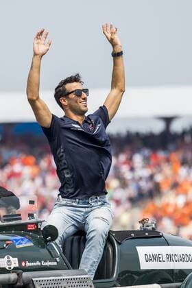 Motorsport: Formel 1, Saison 2018 2019, Rennen am Sonntag, 22.07.2018, am Hockenheimring in Hockenheim (Deutschland). Daniel Ricciardo (Aston Martin Red Bull Racing) winkt den Fans zu. Copyright: xInderliedx