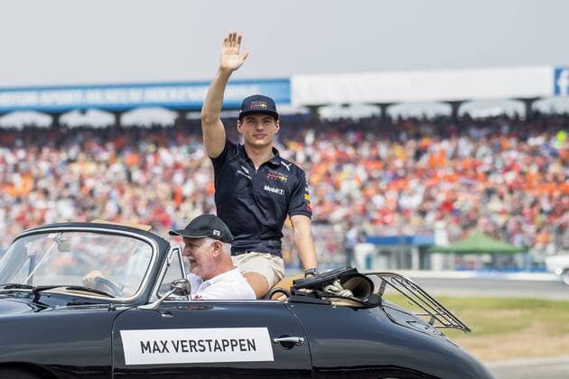 Motorsport: Formel 1, Saison 2018 2019, Rennen am Sonntag, 22.07.2018, am Hockenheimring in Hockenheim (Deutschland). Max Verstappen (Aston Martin Red Bull Racing) winkt den Fans zu. Copyright: xInderliedx