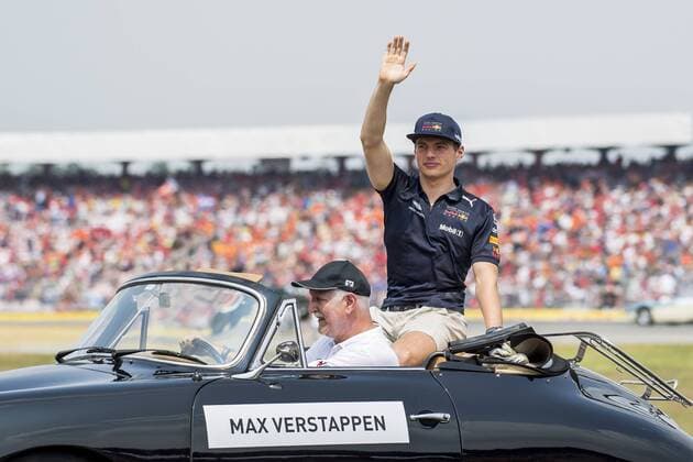 Motorsport: Formel 1, Saison 2018 2019, Rennen am Sonntag, 22.07.2018, am Hockenheimring in Hockenheim (Deutschland). Max Verstappen (Aston Martin Red Bull Racing) winkt den Fans zu. Copyright: xInderliedx