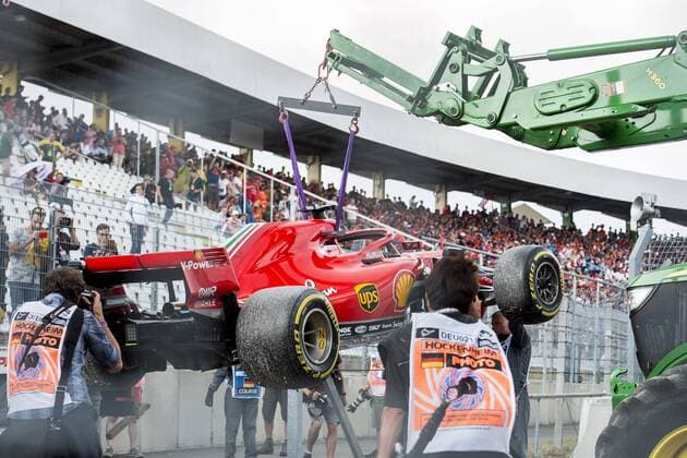 Motorsport: Formel 1, Saison 2018 2019, Rennen am Sonntag, 22.07.2018, am Hockenheimring in Hockenheim (Deutschland). Das havarierte Auto von Sebastian Vettel (Scuderia Ferrari) wird abtransportiert. Copyright: xInderliedx