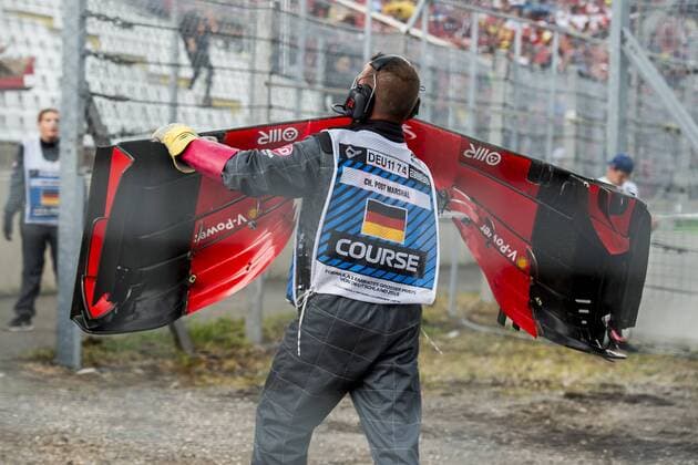 Motorsport: Formel 1, Saison 2018 2019, Rennen am Sonntag, 22.07.2018, am Hockenheimring in Hockenheim (Deutschland). Das havarierte Auto von Sebastian Vettel (Scuderia Ferrari) wird abtransportiert. Copyright: xInderliedx