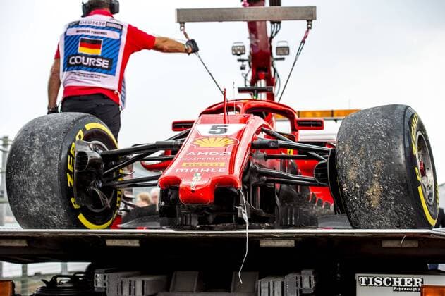 Sport Bilder des Tages Motorsport: Formel 1, Saison 2018 2019, Rennen am Sonntag, 22.07.2018, am Hockenheimring in Hockenheim (Deutschland). Das havarierte Auto von Sebastian Vettel (Scuderia Ferrari) wird abtransportiert. Copyright: xInderliedx