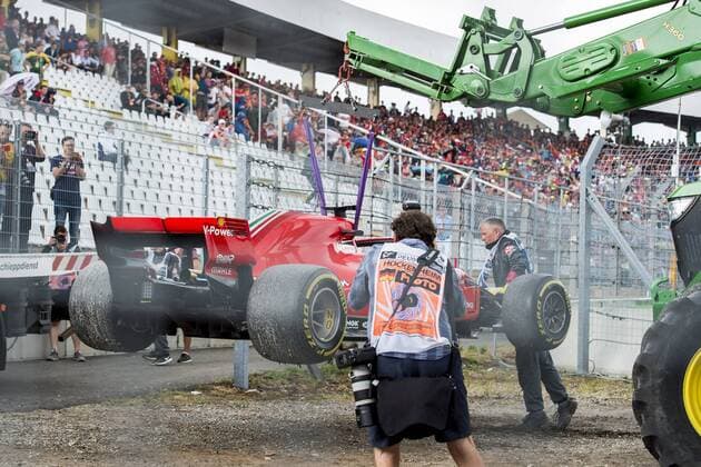 Motorsport: Formel 1, Saison 2018 2019, Rennen am Sonntag, 22.07.2018, am Hockenheimring in Hockenheim (Deutschland). Das havarierte Auto von Sebastian Vettel (Scuderia Ferrari) wird abtransportiert. Copyright: xInderliedx