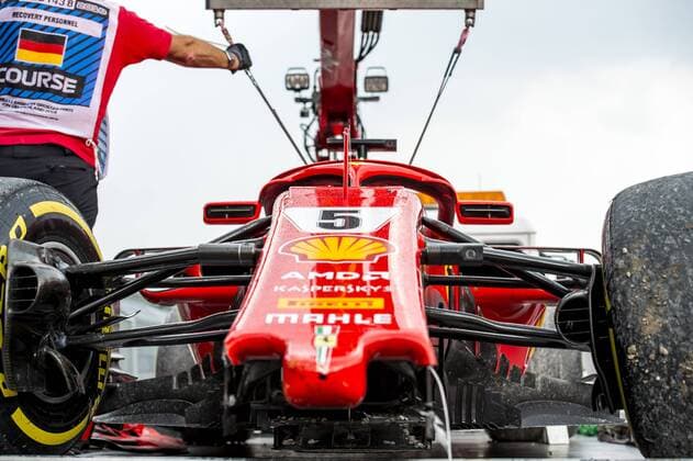 Motorsport: Formel 1, Saison 2018 2019, Rennen am Sonntag, 22.07.2018, am Hockenheimring in Hockenheim (Deutschland). Das havarierte Auto von Sebastian Vettel (Scuderia Ferrari) wird abtransportiert. Copyright: xInderliedx