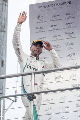 Motorsport: Formel 1, Saison 2018 2019, Rennen am Sonntag, 22.07.2018, am Hockenheimring in Hockenheim (Deutschland). Lewis Hamilton (Mercedes AMG Petronas) jubelt auf dem Siegerpodest. Copyright: xInderliedx