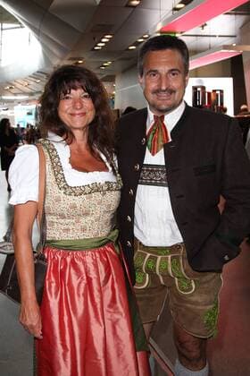 Georg Schorsch Hackl mit Freundin Kornelia Koller, Bayerischer Sportpreis 2018 in der BMW Welt in Muenchen am 21.07.2018