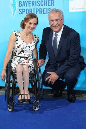 Joachim Herrmann und Anna Schaffelhuber, Bayerischer Sportpreis 2018 in der BMW Welt in Muenchen am 21.07.2018