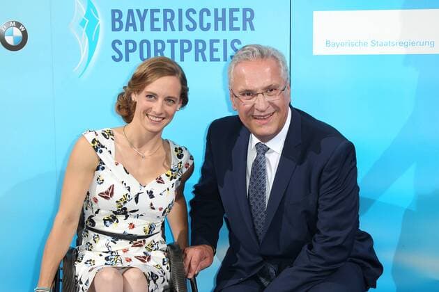 Joachim Herrmann und Anna Schaffelhuber, Bayerischer Sportpreis 2018 in der BMW Welt in Muenchen am 21.07.2018