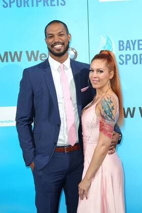Kamghe Gaba mit Ehefrau Julia Schober, Bayerischer Sportpreis 2018 in der BMW Welt in Muenchen am 21.07.2018