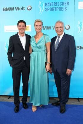 Maria Hoefl-Riesch mit Ehemann Marcus Hoefl und Joachim Herrmann, Bayerischer Sportpreis 2018 in der BMW Welt in Muenchen am 21.07.2018
