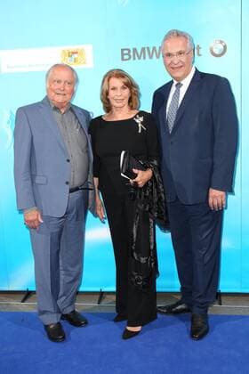 Senta Berger mit Ehemann Michael Verhoeven und Joachim Herrmann, Bayerischer Sportpreis 2018 in der BMW Welt in Muenchen am 21.07.2018