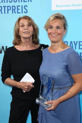Senta Berger und Verena Bentele, Bayerischer Sportpreis 2018 in der BMW Welt in Muenchen am 21.07.2018