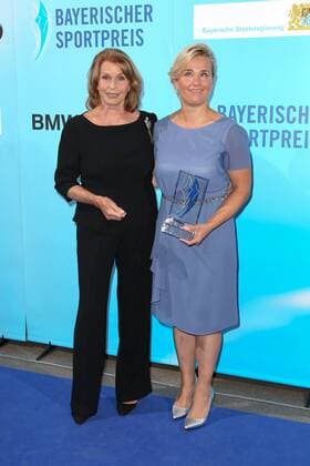Senta Berger und Verena Bentele, Bayerischer Sportpreis 2018 in der BMW Welt in Muenchen am 21.07.2018