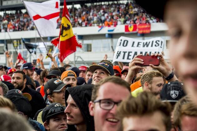 Motorsport: Formel 1, Saison 2018 2019, Rennen am Sonntag, 22.07.2018, am Hockenheimring in Hockenheim (Deutschland). Die Fans feiern vor dem Siegerpodest. Copyright: xInderliedx