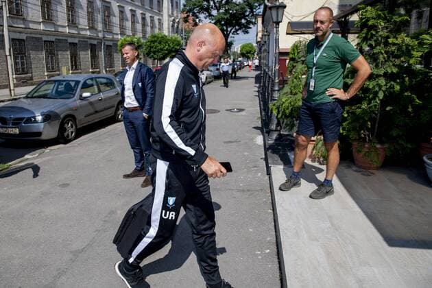 180723 Head coach Uwe Rösler of Malmö FF arrives to the hotel ahead of the the UEFA Champions League qualifying match between Cluj and Malmö FF on July 23, 2018 in Cluj. Photo: Ludvig Thunman BILDBYRN kod LT 35508 Copyright: LUDVIGxTHUNMAN BB180723LT013