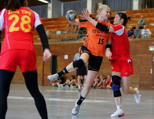 BAU 23.07.2018 Bietigheim Handball Frauen SG BBM Bietigheim vs. Nationalmannschaft China, v.l. Kim Naidzinavicius (BBM), Xiaomei Liu (China)