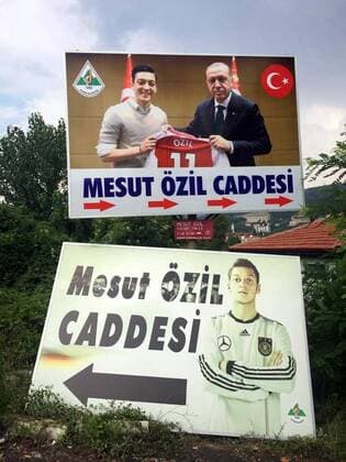 Sport Themen der Woche KW30 Sport - Bilder des Tages Fußball, Devrek, Heimatort von Özil ersetzt Nationaltrikotfoto durch Erdogan-Foto Devrek city, hometown of Mesut Ozil in Turkey, replaced the signboard of Mesut Ozil Street name with the photo taken with President Recep Tayyip Erdogan. The decision has just came after Turkish - German soccer player Mesut Ozil explained that he left the German National Football Team. City Mayor Mustafa Semerci said that they removed Ozil s picture with Germain jersey with the photo he was taken with President Recep Tayyip Erdogan.  Copyright: GurkayxGündogan 16072139