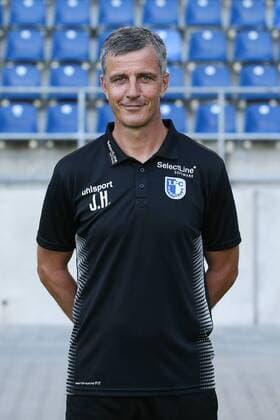 Trainer Jens Härtel (1. FC Magdeburg) - 2. BL PortraÌˆttermin 2018 2019 offizieller Fototermin 1. FC Magdeburg in der MDCC Arena in Magdeburg - Porträt, Portrait,Deutschland, Fussball, Mann, Maenner,GER,23.07.2018