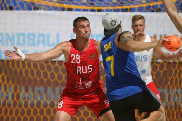 KAZAN, RUSSIA - JULY 24, 2018: Russia s Yevgeny Svestula (L) in action in a beach handball match against Sweden at the 2018 IHF Menâ€™s and Womenâ€™s Beach Handball World Championships held in Kazan. Yegor Aleyev TASS  TS08A8B0