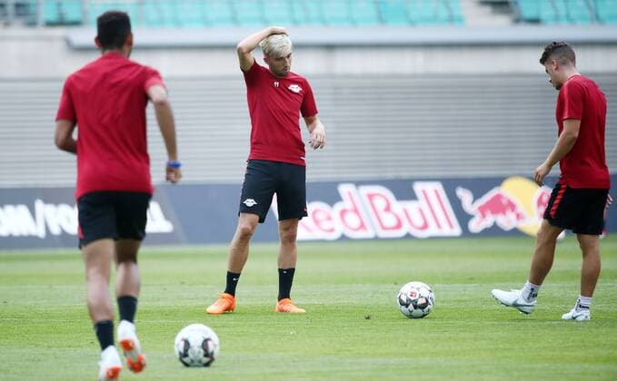 RB Leipzig - Training Euro League Quali Leipzig, 25.07.2018, Red Bull Arena, Fussball, Qualifikation zur UEFA Europa League , Training am Vortag des Spiels RB Leipzig vs. BK Häcken ((SWE) , Im Bild v.l.: Kevin Kampl (44, RB Leipzig) und Diego Demme (31, RB Leipzig). ,