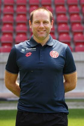 STEFAN STUEWE PHYSIOTHERAPEUT 1. FSV MAINZ 05 FUSSBALL, GER, 1.BL, PORTRAETTERMIN 2018 2019, 