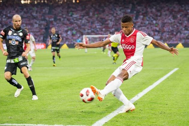 Fabian Kochsk of SK Sturm Graz , David Neres of Ajax during the UEFA Champions League second round qualifying first leg match between Ajax Amsterdam and Sturm Graz at the Johan Cruijff Arena on July 25, 2018 in Amsterdam, The Netherlands UEFA Champions League 2018 2019 xVIxVIxImagesx xTomxBodexMultimediaxIVx 11586405