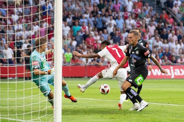 Jorg Siebenhandl of SK Sturm Graz, David Neres of Ajax , Peter Zulj of SK Sturm Graz during the UEFA Champions League second round qualifying first leg match between Ajax Amsterdam and Sturm Graz at the Johan Cruijff Arena on July 25, 2018 in Amsterdam, The Netherlands UEFA Champions League 2018 2019 xVIxVIxImagesx xTomxBodexMultimediaxIVx 11586407