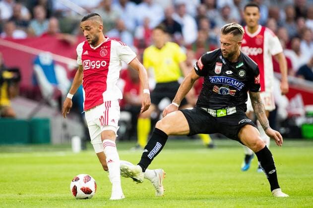 Hakim Ziyech of Ajax, Peter Zulj of SK Sturm Graz during the UEFA Champions League second round qualifying first leg match between Ajax Amsterdam and Sturm Graz at the Johan Cruijff Arena on July 25, 2018 in Amsterdam, The Netherlands UEFA Champions League 2018 2019 xVIxVIxImagesx xTomxBodexMultimediaxIVx 11586482
