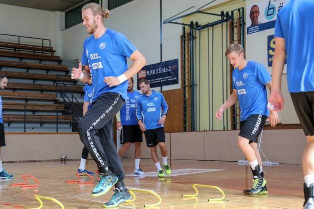 Fabian Gutbrod ( 22, Bergischer HC) vor Linus Arnesson ( 24, Bergischer HC) beim Training Trainingslager Bergischer HC Tag 2, Handball, 1. Bundesliga, 26.07.18 Köflach Österreich Sporthalle Köflach