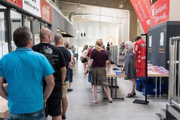 Trikotverkauf und Essensverkauf, HBW Balingen-Weilstetten, Handball, 2. Bundesliga, Oeffentliches Training, 2018 2019, 26.07.2018, HBW Balingen-Weilstetten, Handball, 2. Bundesliga, Oeffentliches Training, 2018 2019, 26.07.2018 Balingen Copyright: xEIBNER SaschaxWaltherx EP_SWA