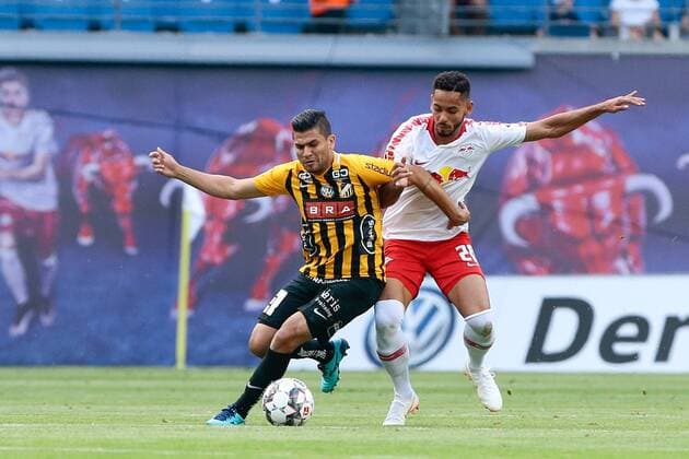 26.07.2018, xtgx, Fussball Europa League Qualifikation 2.Runde, RB Leipzig - BK Haecken emspor, v.l. Paulinho (Haecken, 10), Mateus Cunha (Leipzig, 20) Zweikampf, Duell, Kampf, tackle Leipzig